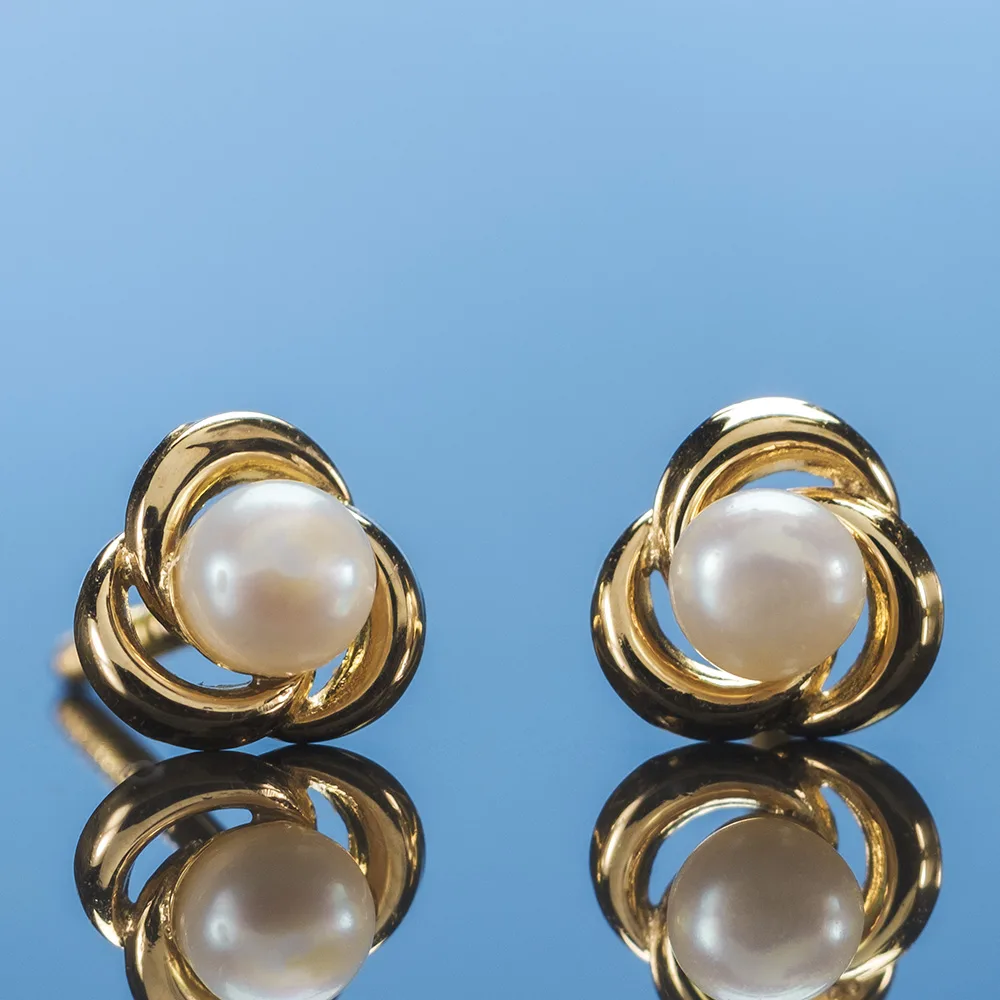 Baby jewelry in 18k gold with pearls — Joyería Liévano