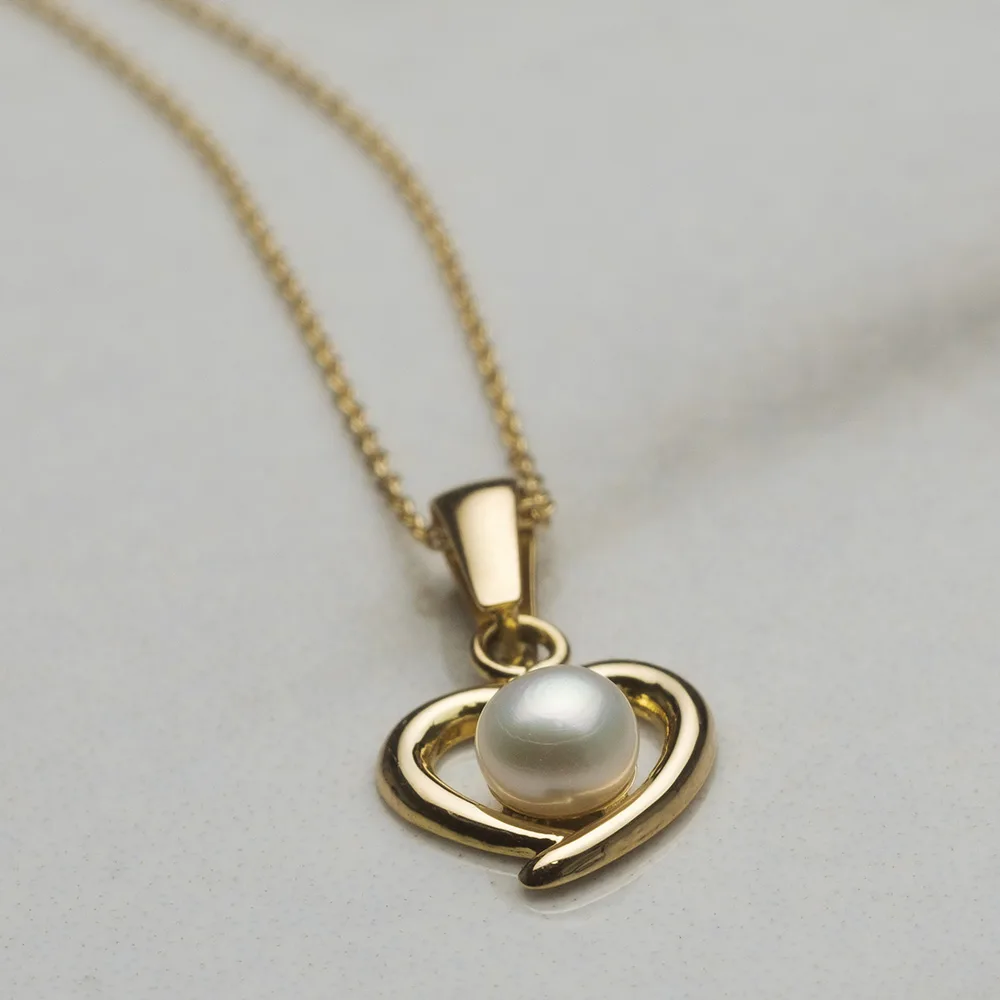 Baby jewelry in 18k gold with pearls — Joyería Liévano