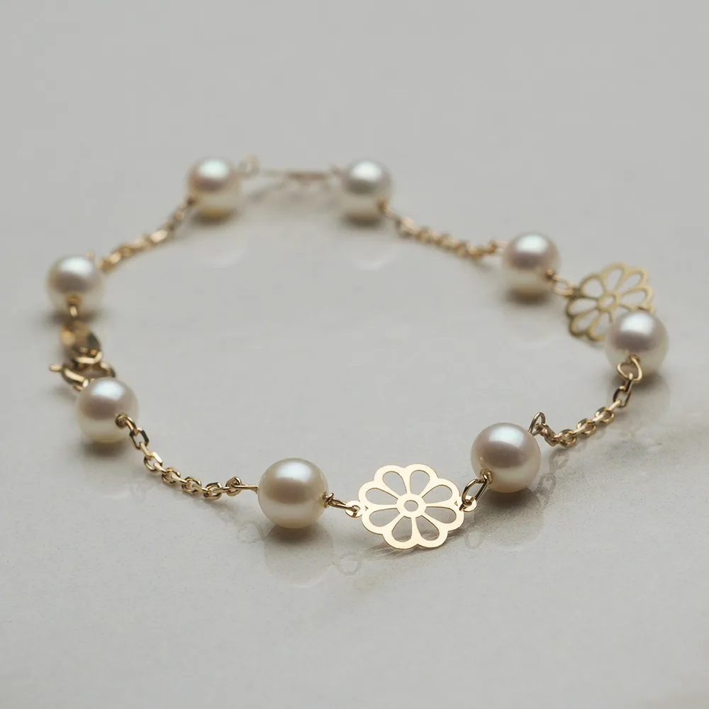 Baby jewelry in 18k gold with pearls — Joyería Liévano