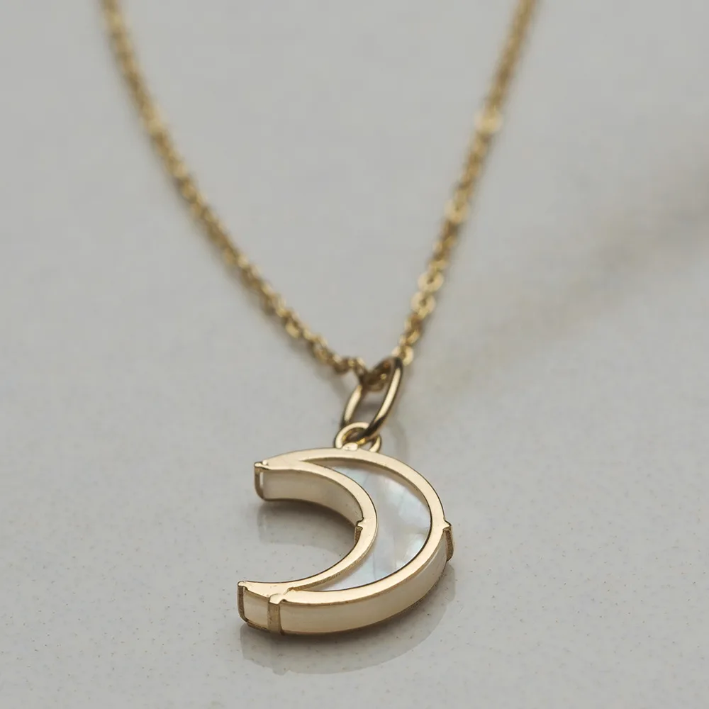 Baby jewelry in 18k gold with pearls — Joyería Liévano