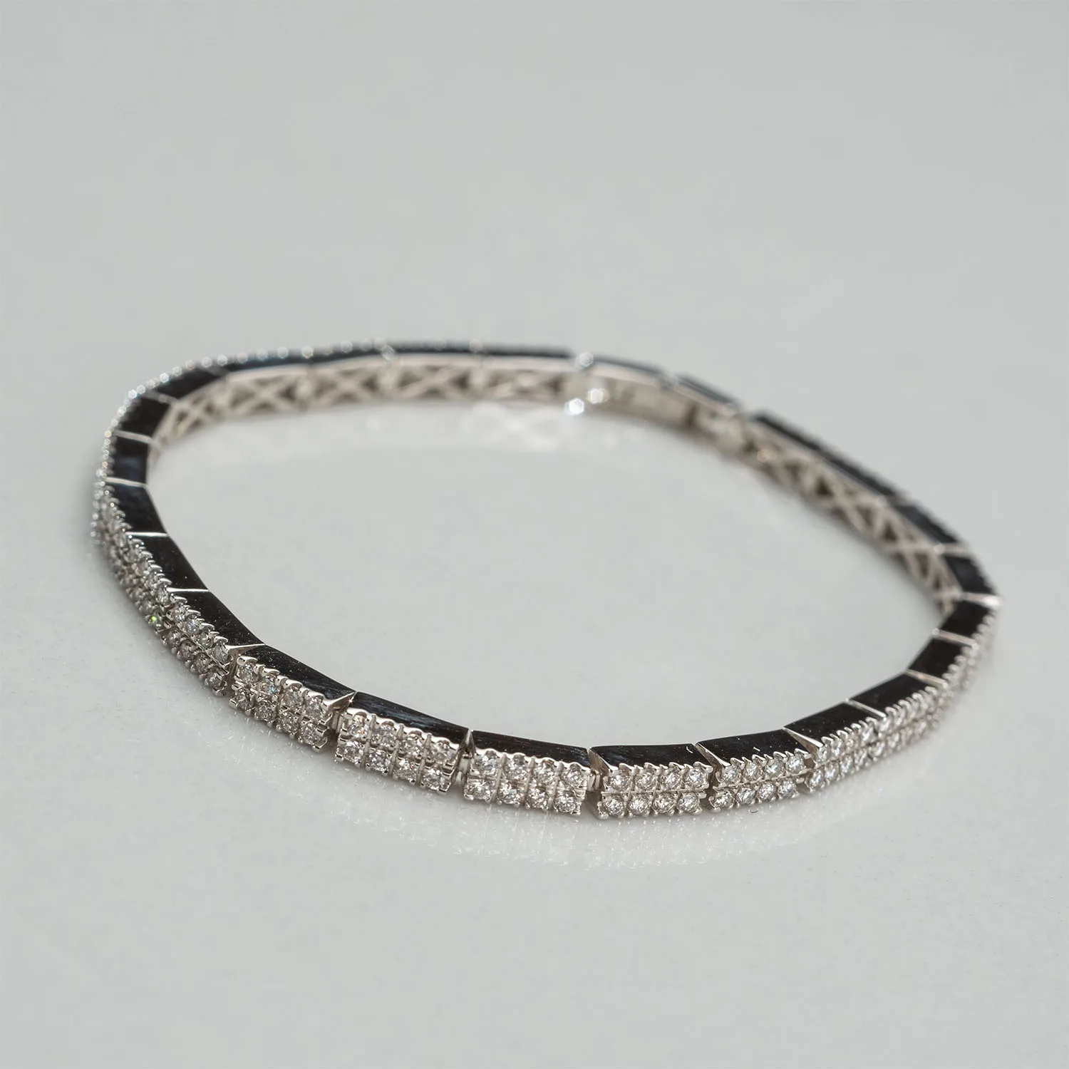 Bracelet with diamonds in 18k gold — Joyería Liévano