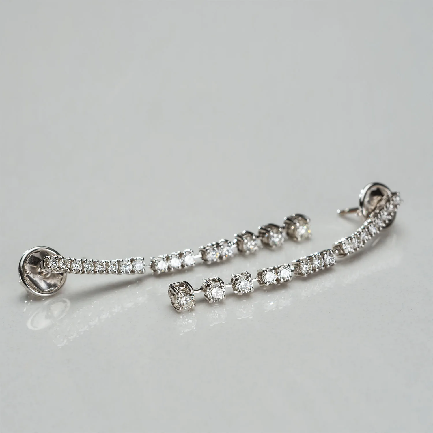 Earrings with diamonds in 18k gold — Joyería Liévano