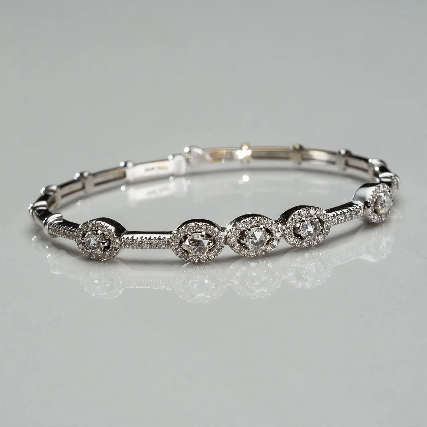 Bracelet with diamonds in 18k gold — Joyería Liévano