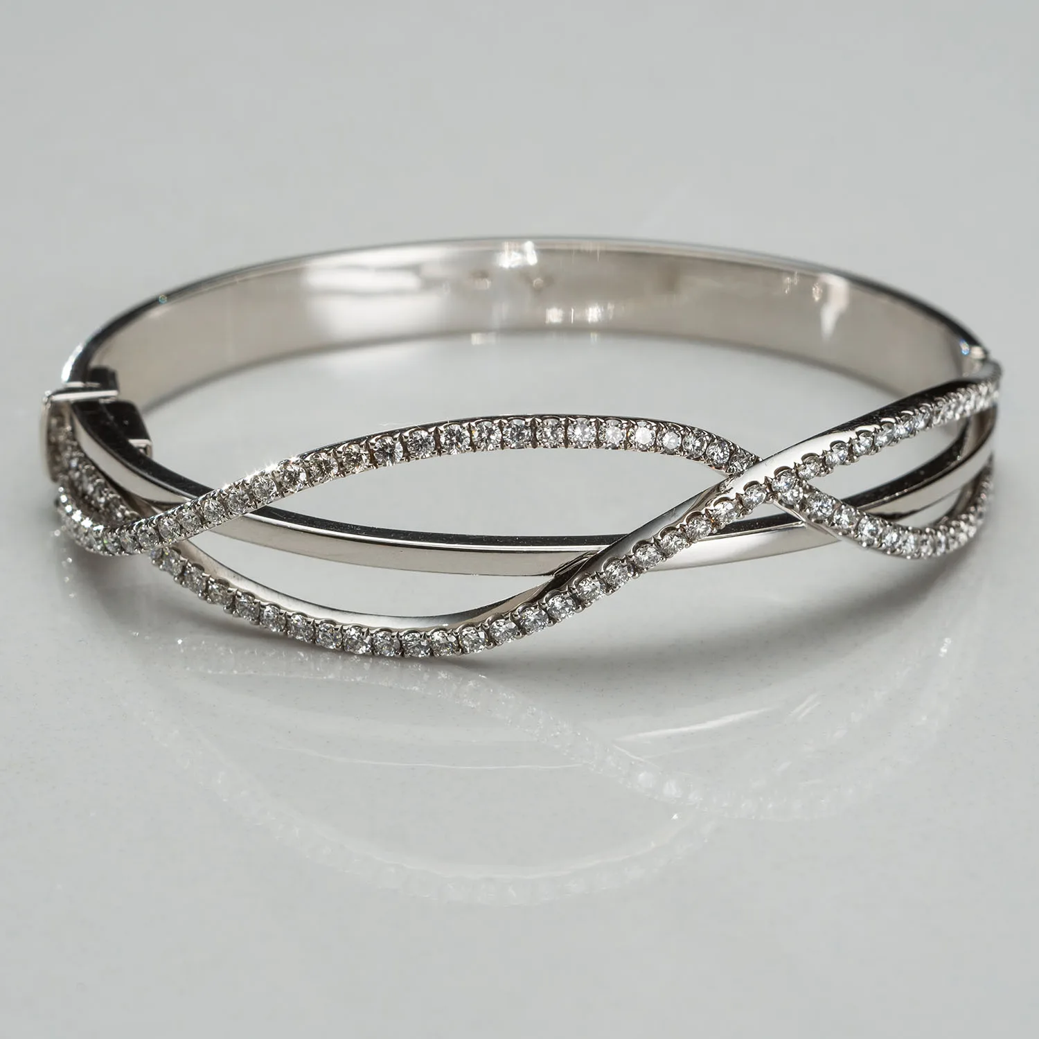 Bracelet with diamonds in 18k gold — Joyería Liévano