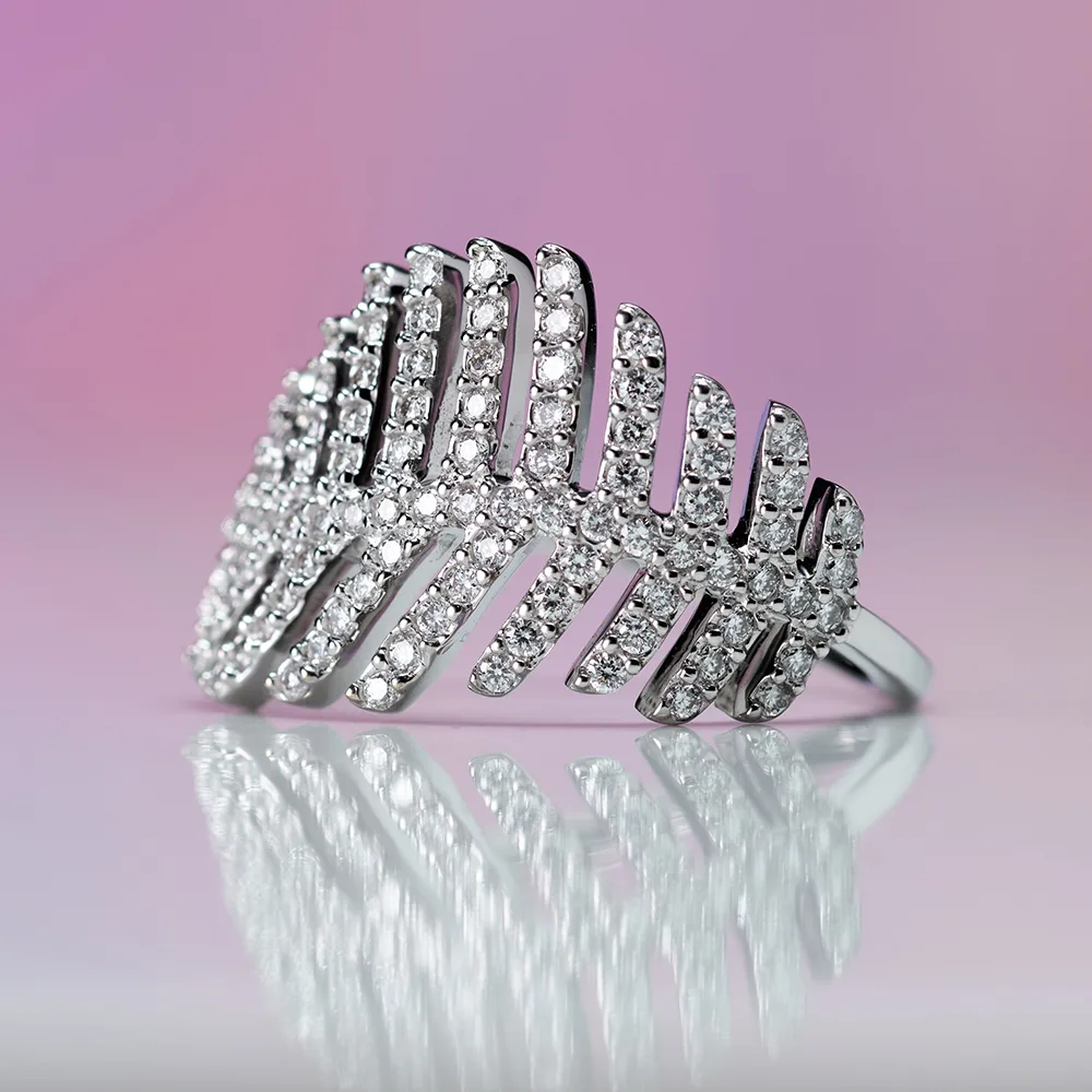 Ring with diamonds in 18k gold — Joyería Liévano