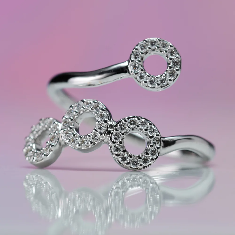 Ring with diamonds in 18k gold — Joyería Liévano