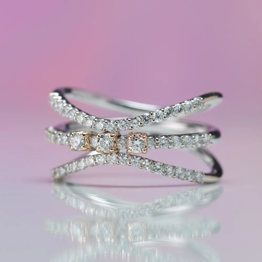 Ring with diamonds in 18k gold — Joyería Liévano
