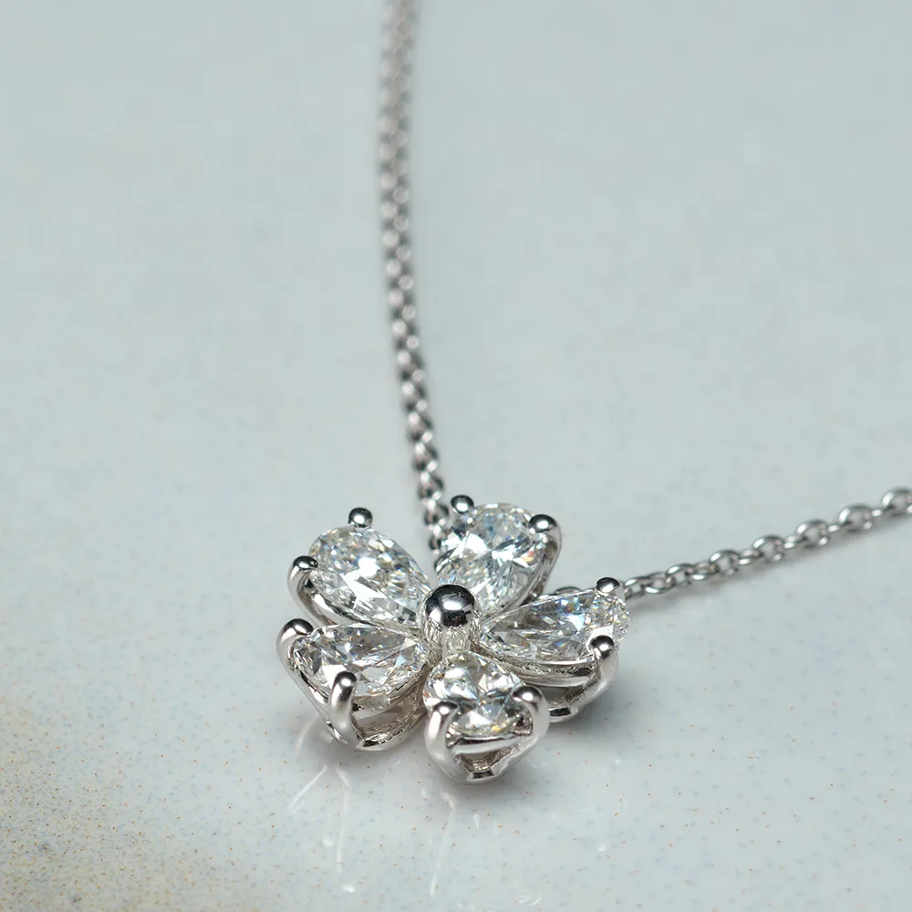 Pendant with diamonds in 18k gold — Joyería Liévano