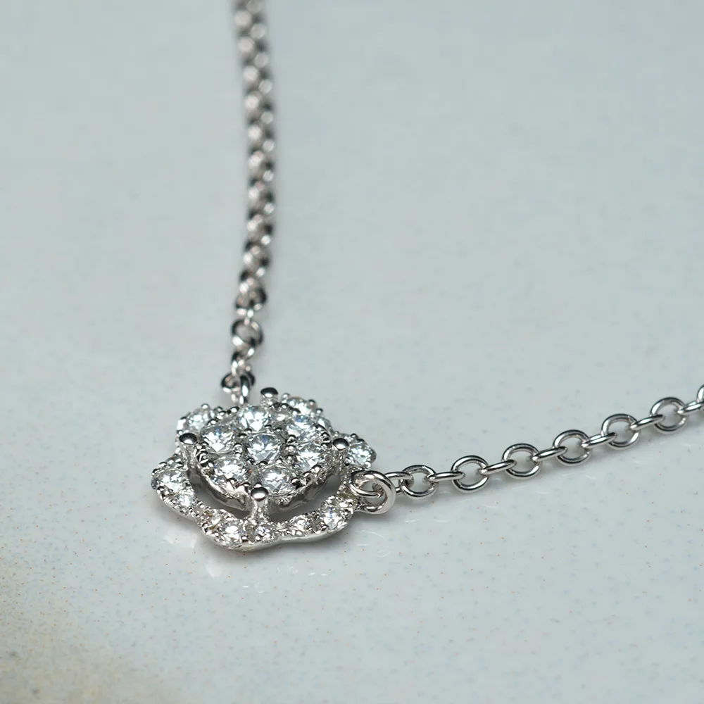 Pendant with diamonds in 18k gold — Joyería Liévano