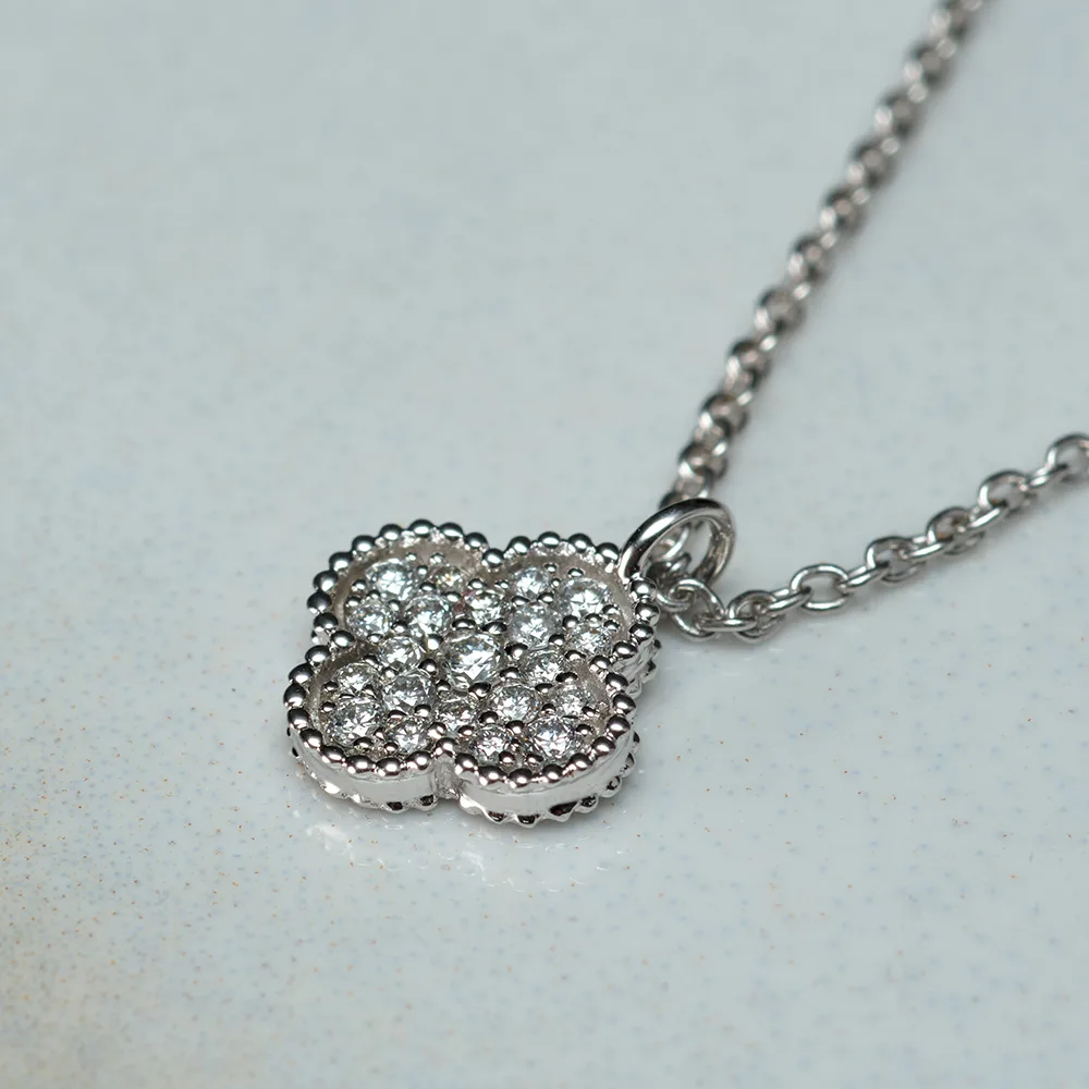 Pendant with diamonds in 18k gold — Joyería Liévano