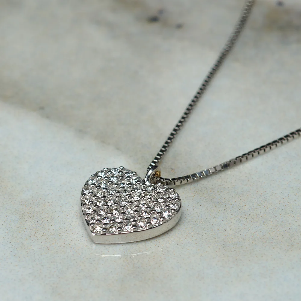 Pendant with diamonds in 18k gold — Joyería Liévano