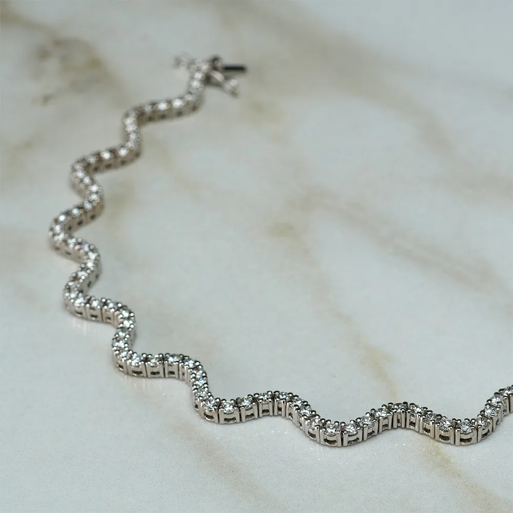 Bracelet with diamonds in 18k gold — Joyería Liévano