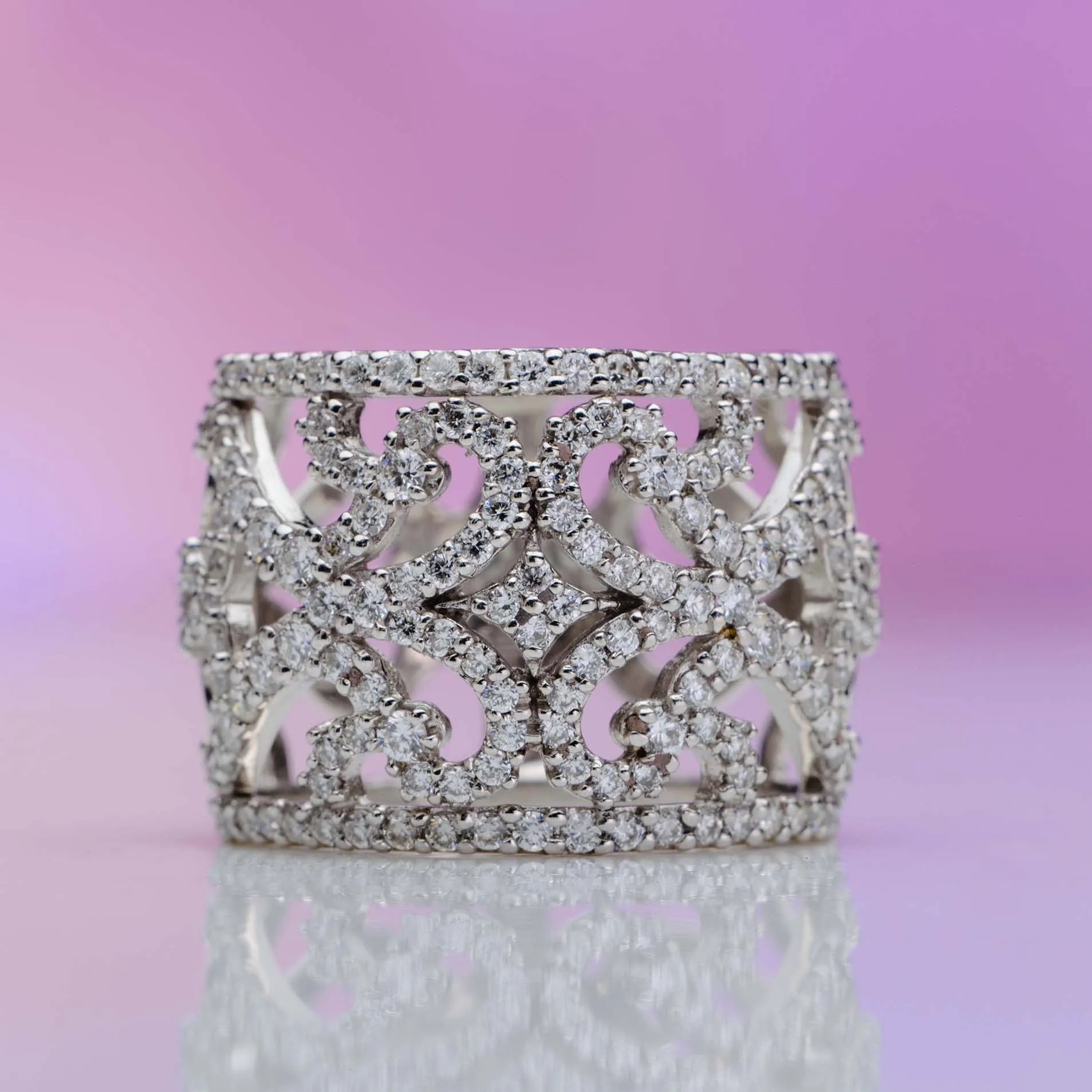 Ring with diamonds in 18k gold — Joyería Liévano