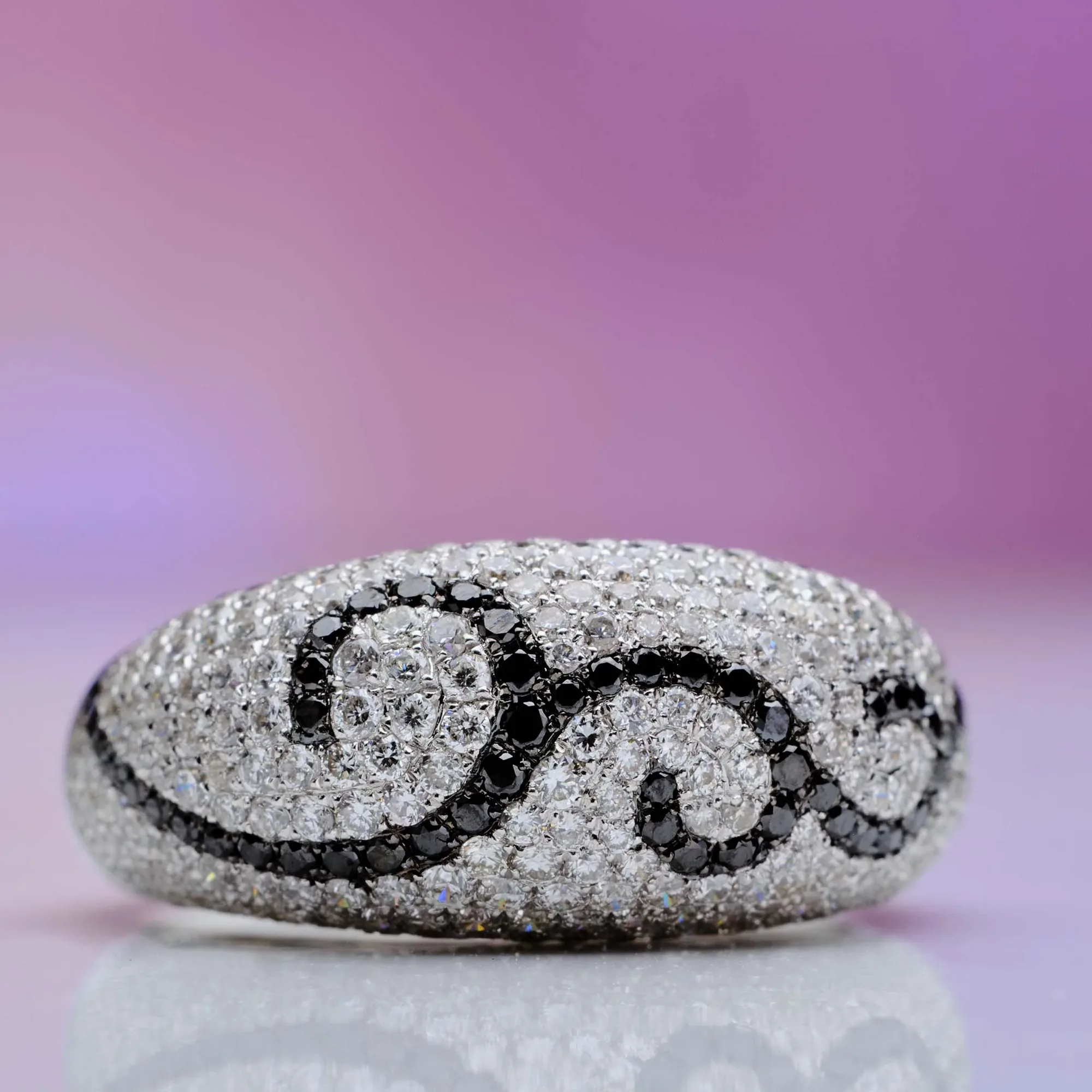 Ring with diamonds in 18k gold — Joyería Liévano