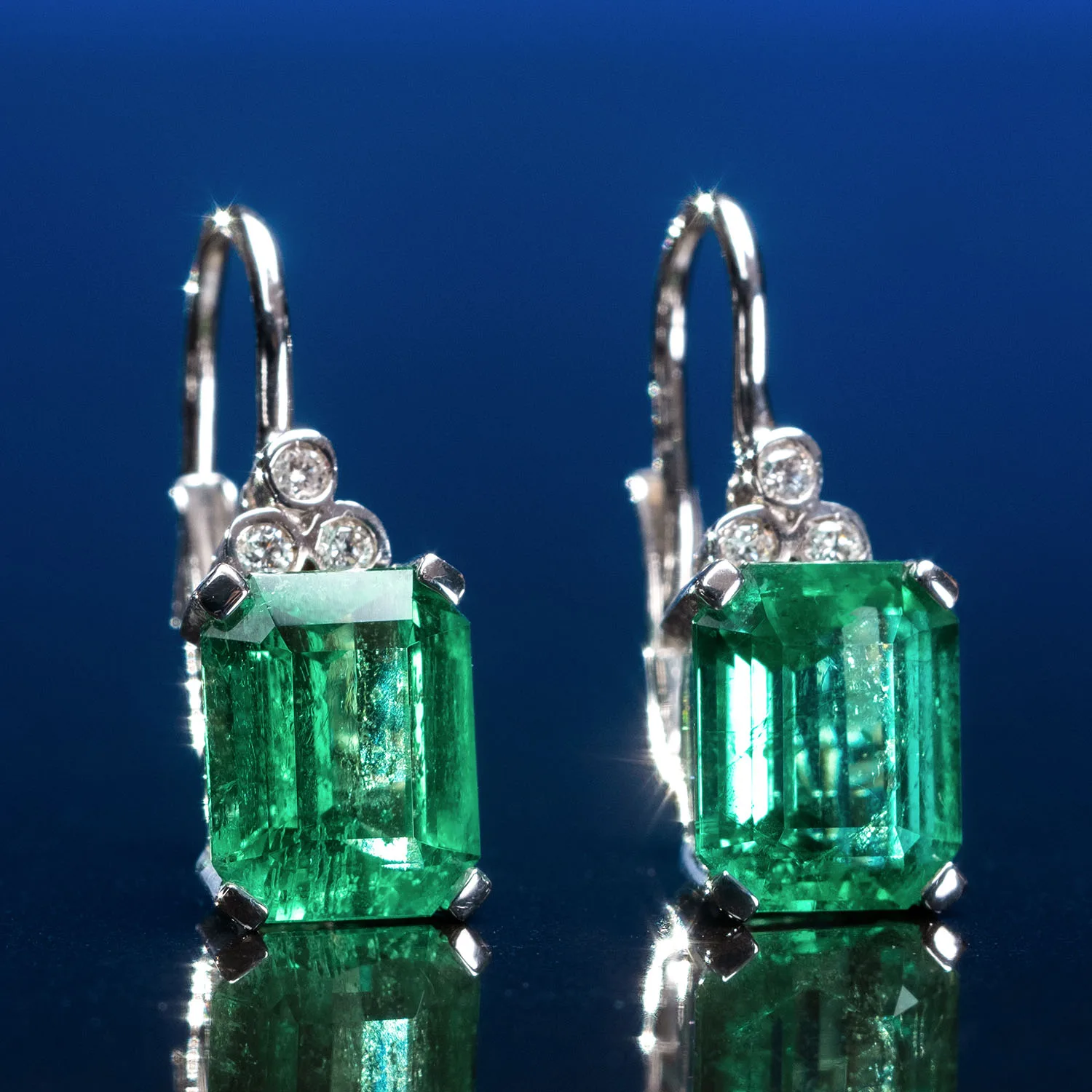 Earrings with emeralds in 18k gold — Joyería Liévano
