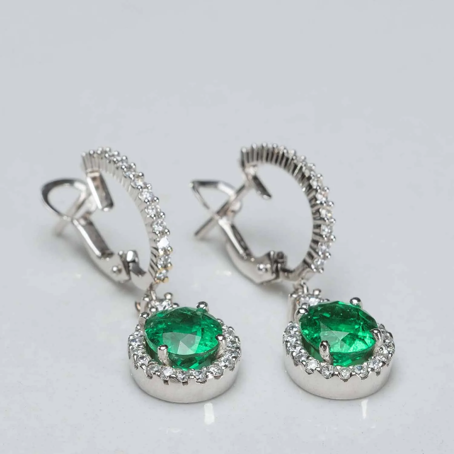 Earrings with emeralds in 18k gold — Joyería Liévano