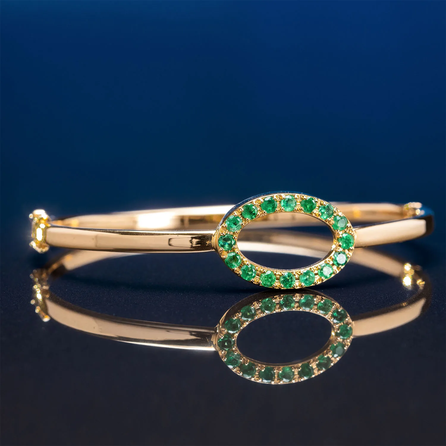 Bracelet with emeralds in 18k gold — Joyería Liévano