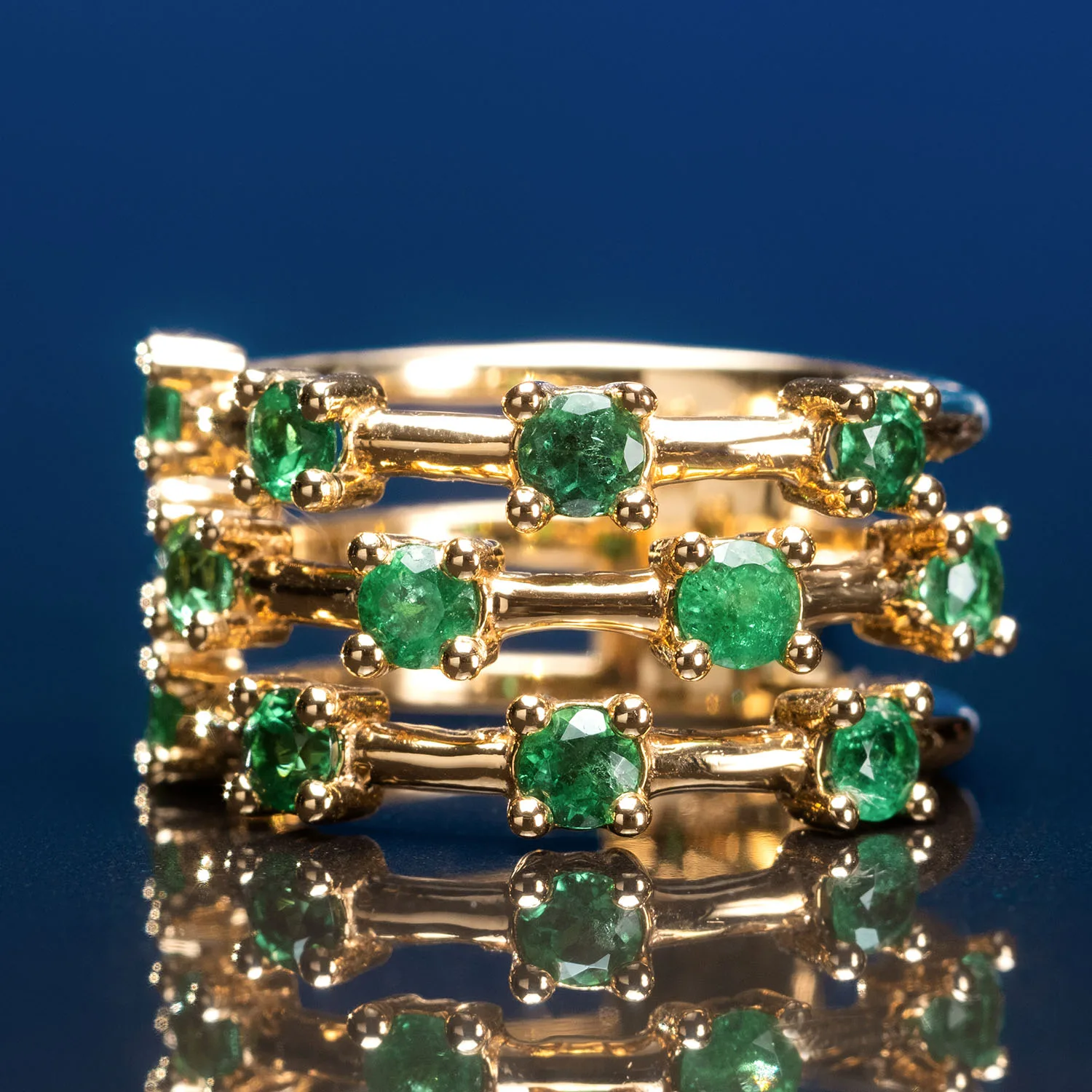 Ring with emeralds in 18k gold — Joyería Liévano