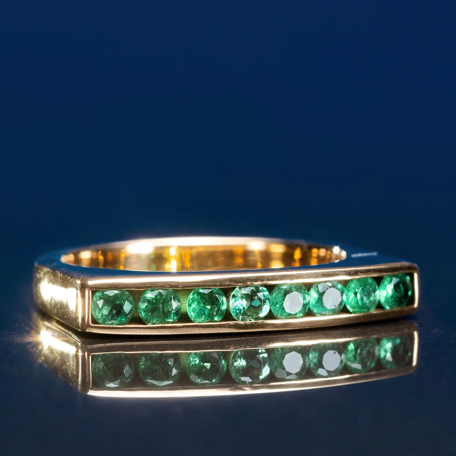 Ring with emeralds in 18k gold — Joyería Liévano