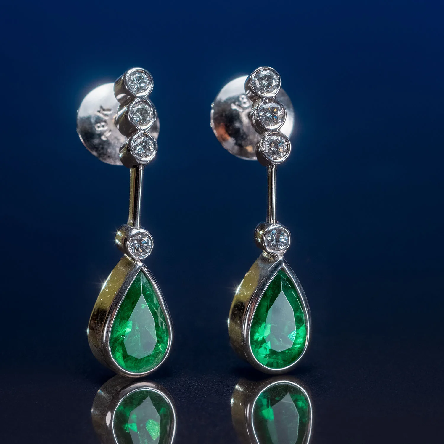 Earrings with emeralds in 18k gold — Joyería Liévano