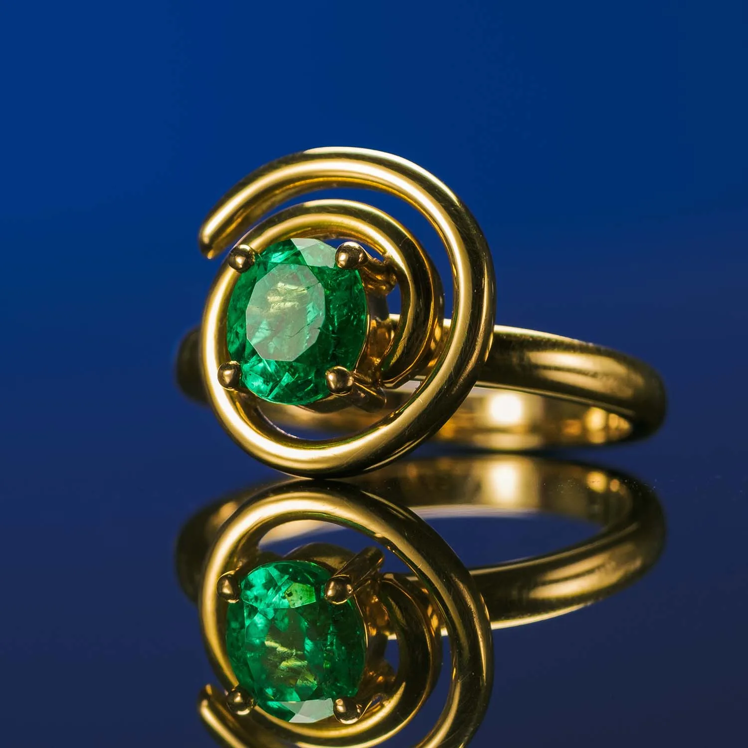 Ring with emeralds in 18k gold — Joyería Liévano