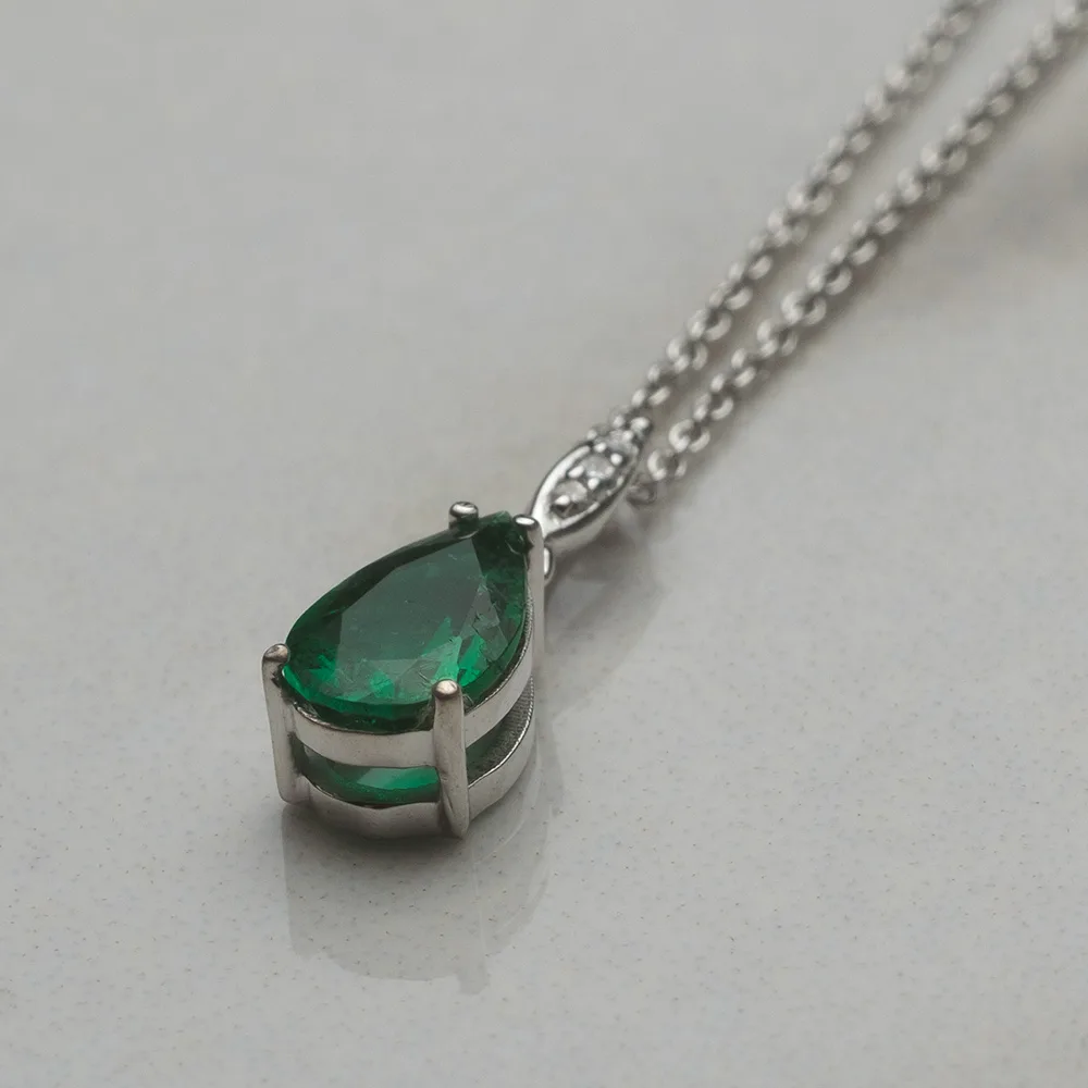 Pendant with emeralds in 18k gold — Joyería Liévano