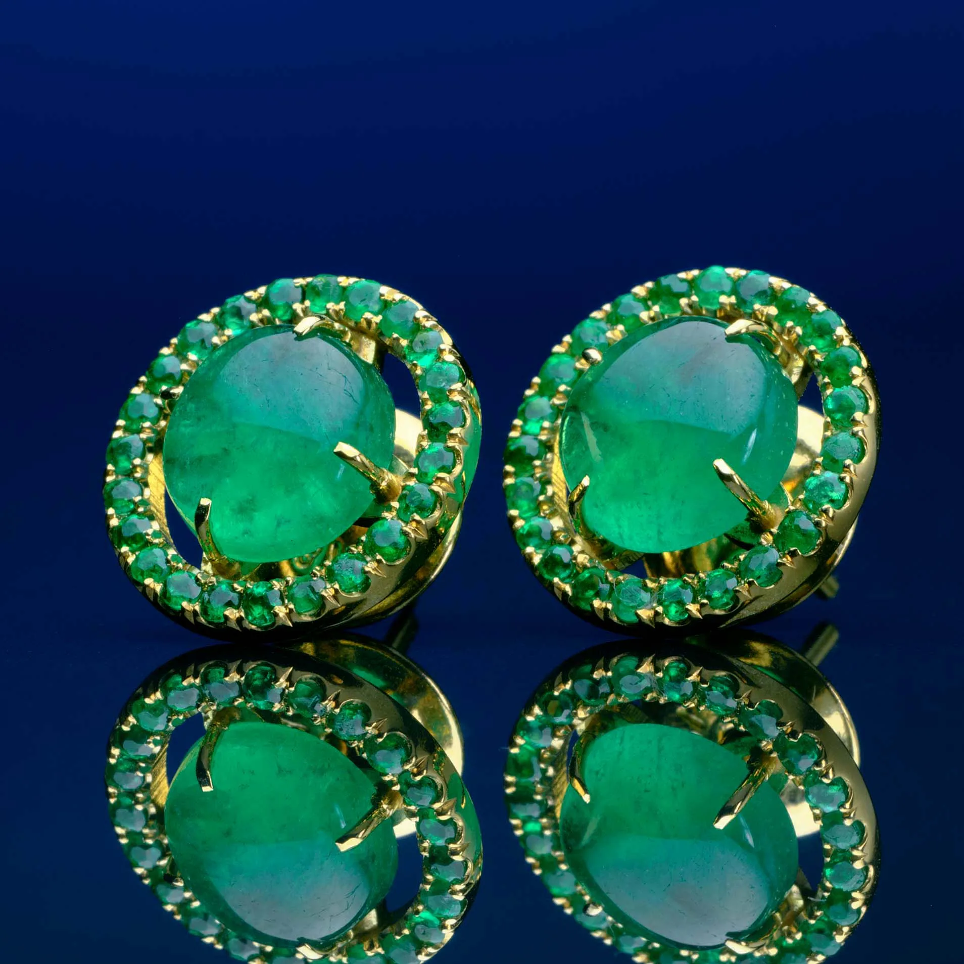 Earrings with emeralds in 18k gold — Joyería Liévano
