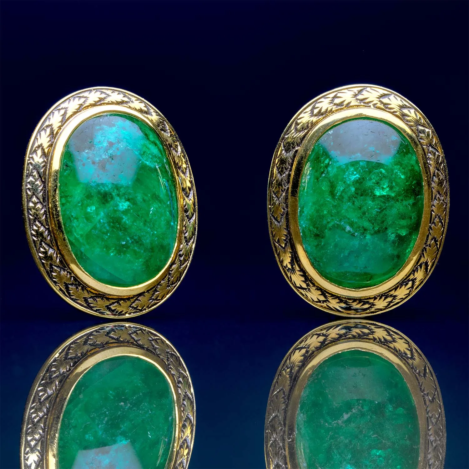 Earrings with emeralds in 18k gold — Joyería Liévano