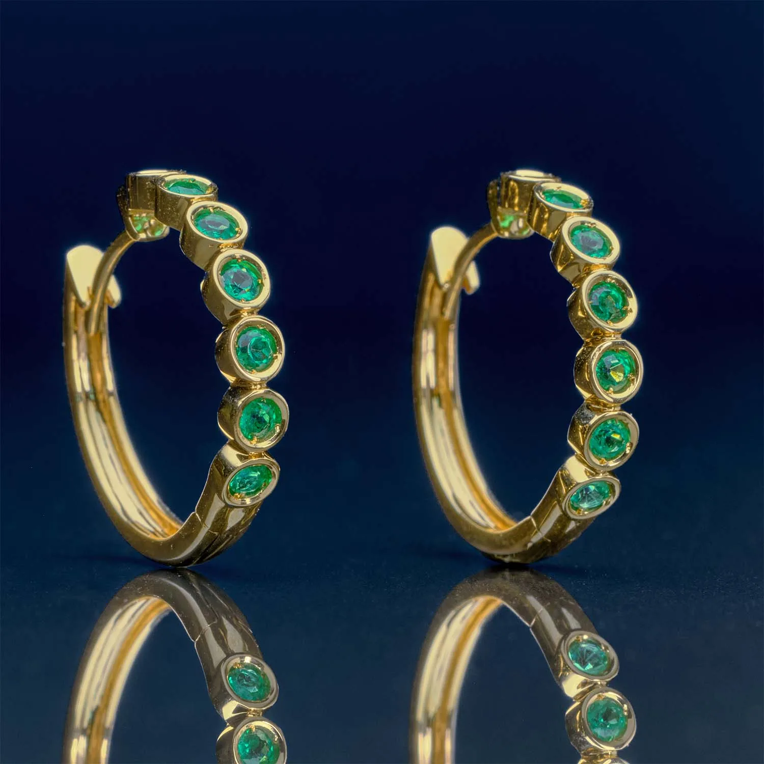Earrings with emeralds in 18k gold — Joyería Liévano