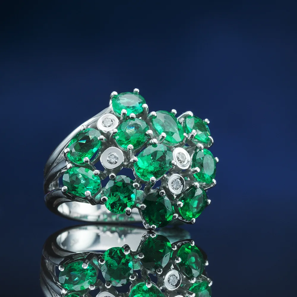 Ring with emeralds in 18k gold — Joyería Liévano