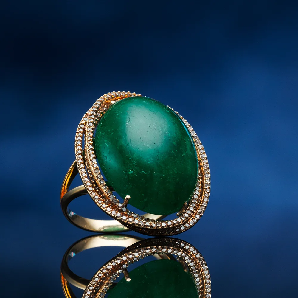 Ring with emeralds in 18k gold — Joyería Liévano