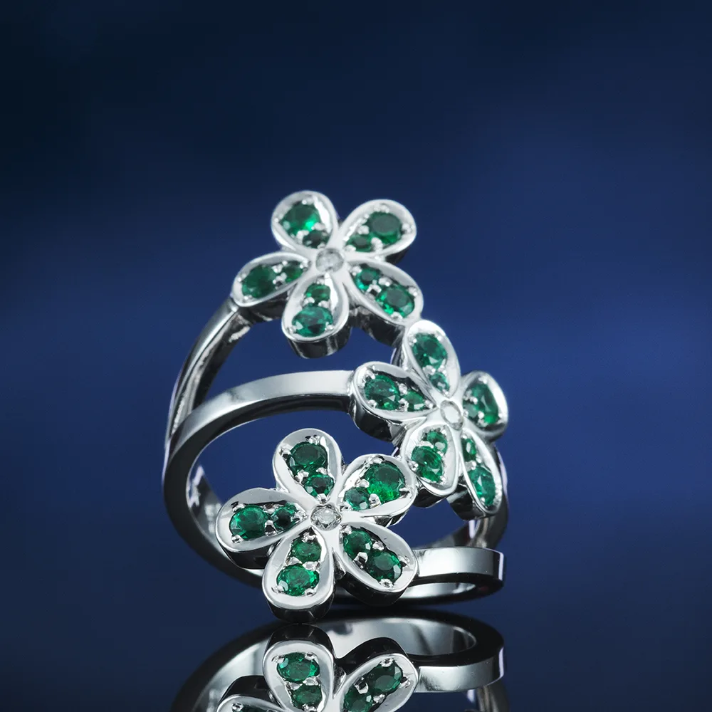 Ring with emeralds in 18k gold — Joyería Liévano