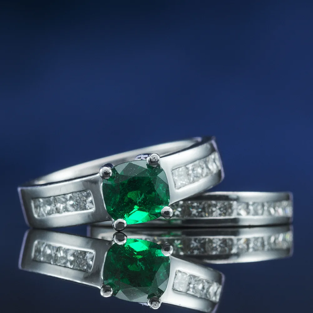 Ring with emeralds in 18k gold — Joyería Liévano