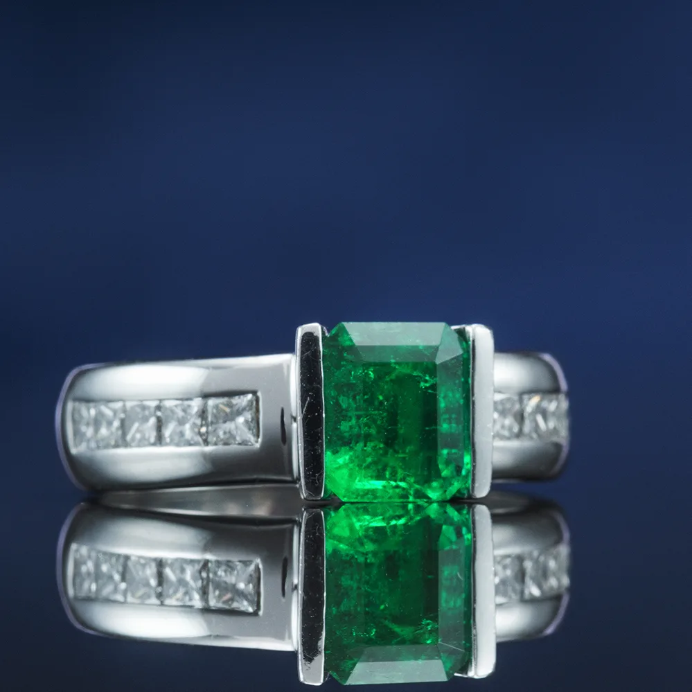 Ring with emeralds in 18k gold — Joyería Liévano