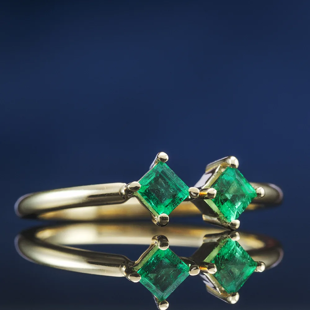 Ring with emeralds in 18k gold — Joyería Liévano
