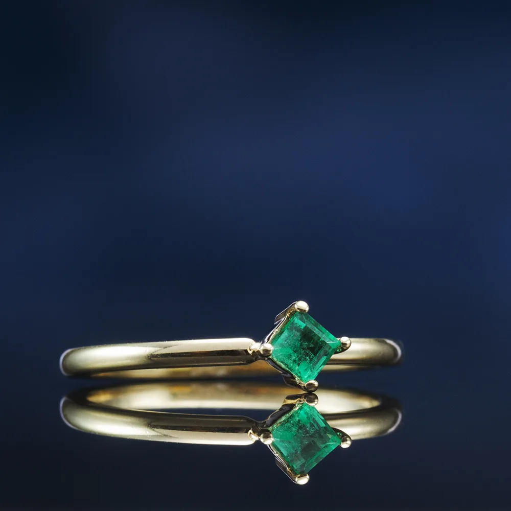 Ring with emeralds in 18k gold — Joyería Liévano
