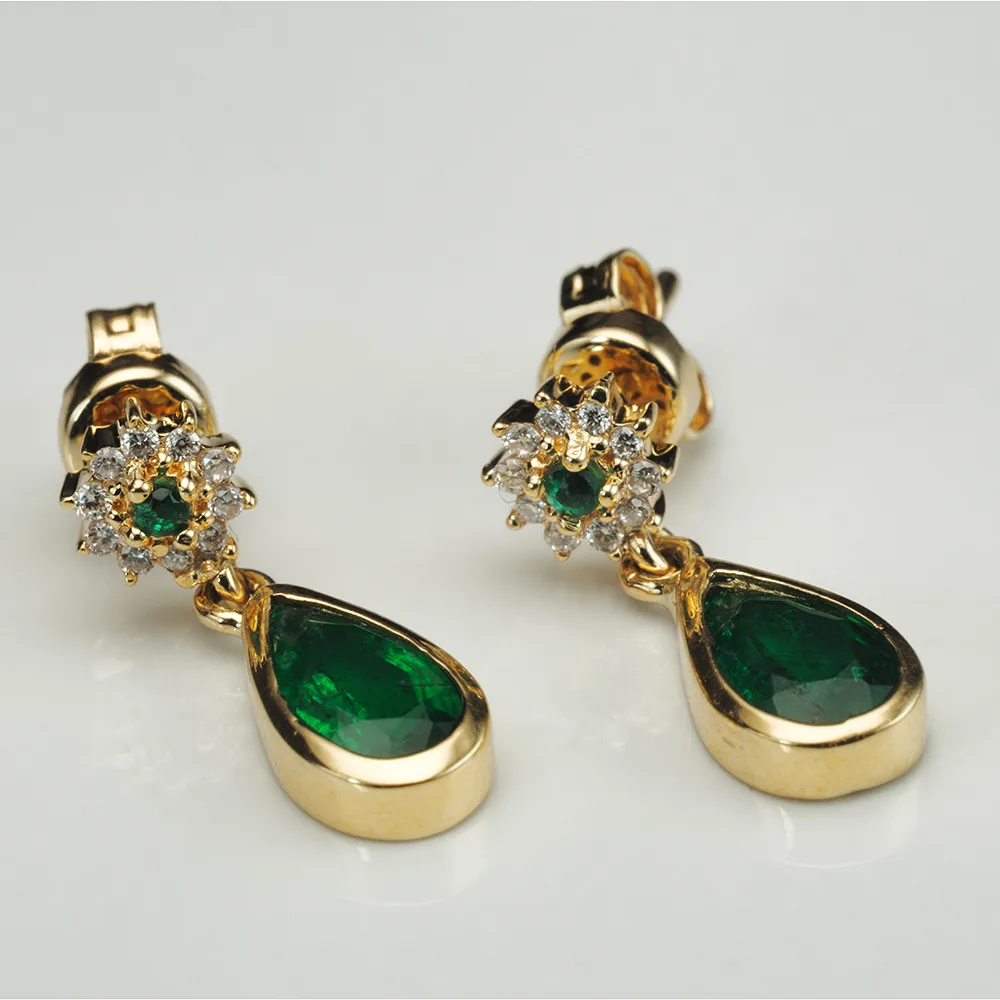 Earrings with emeralds in 18k gold — Joyería Liévano