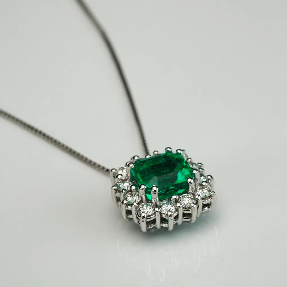 Pendant with emeralds in 18k gold — Joyería Liévano