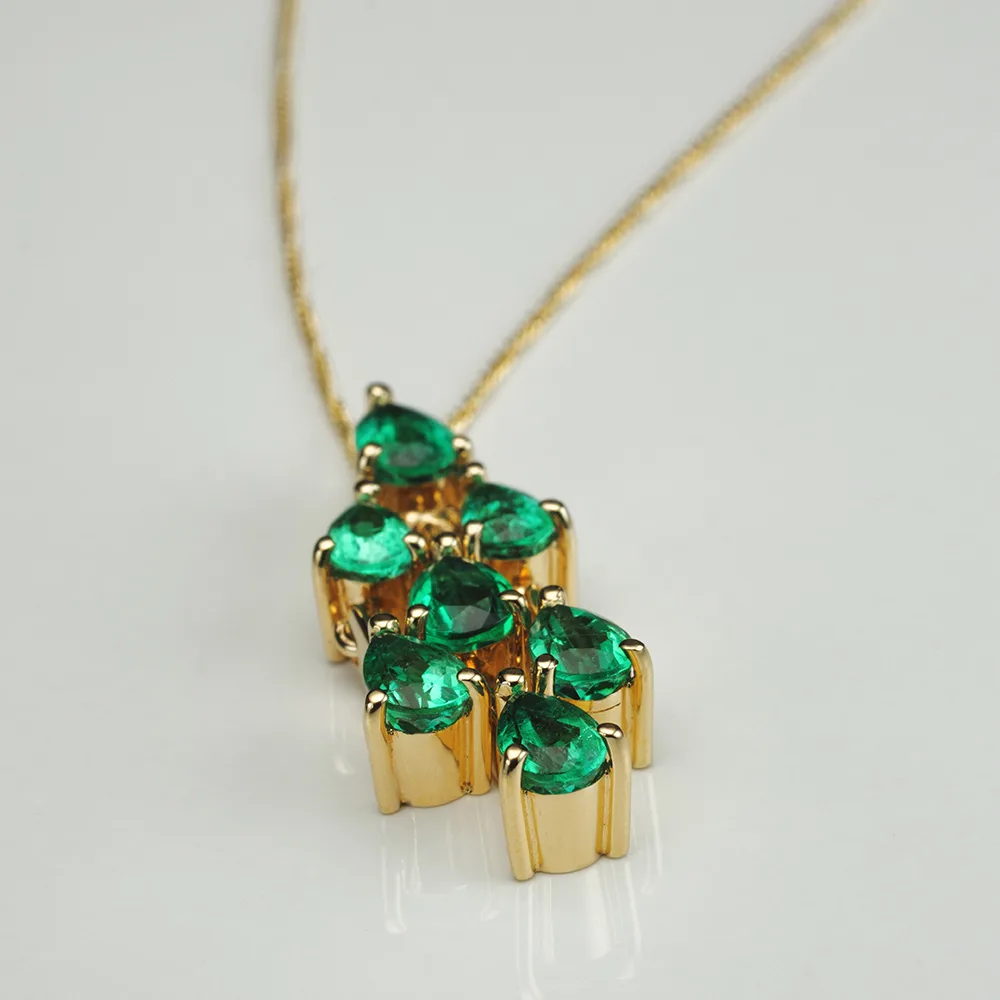 Pendant with emeralds in 18k gold — Joyería Liévano