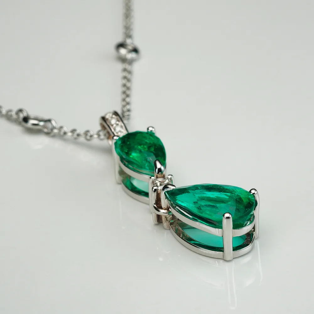 Pendant with emeralds in 18k gold — Joyería Liévano