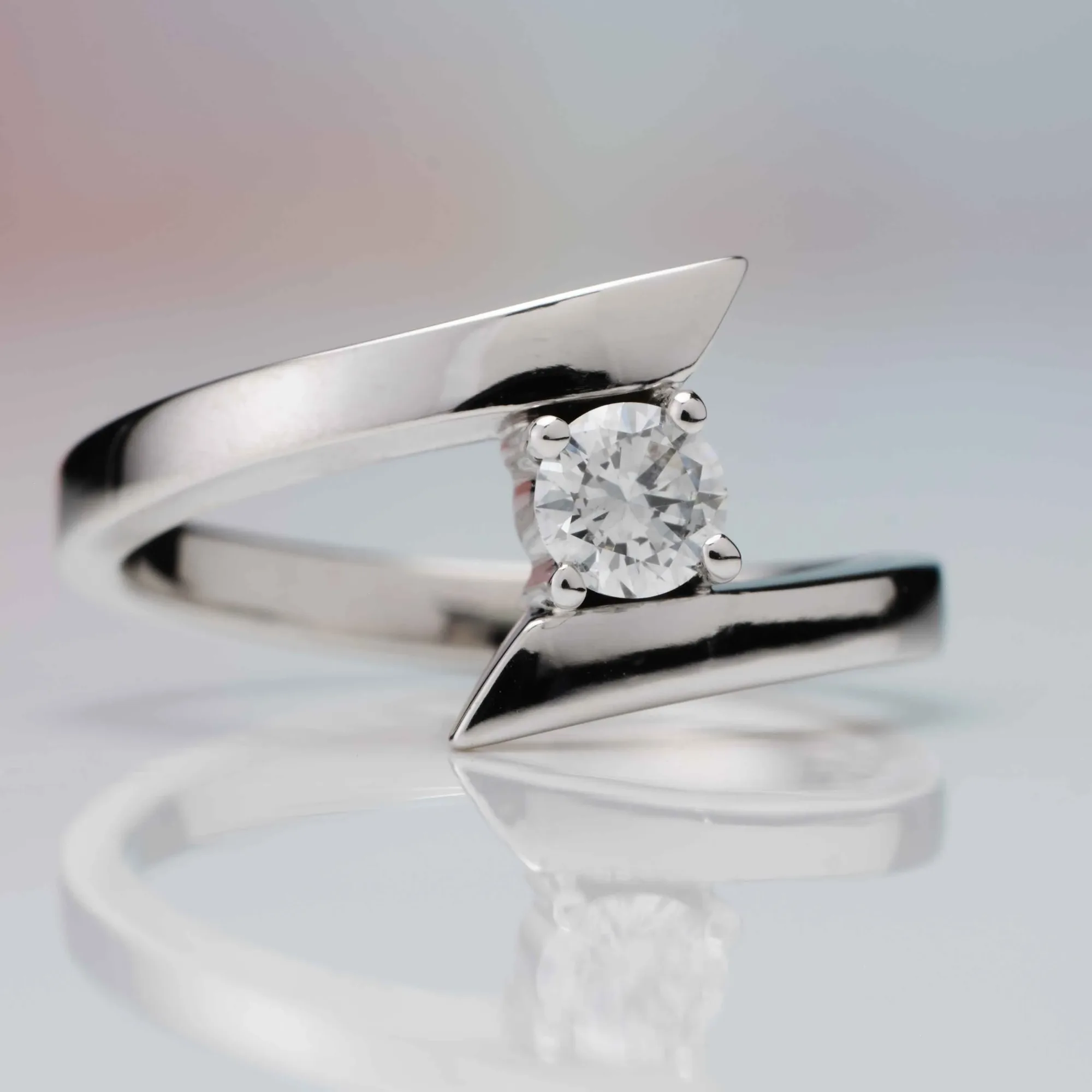 Ring with diamonds in 18k gold — Joyería Liévano
