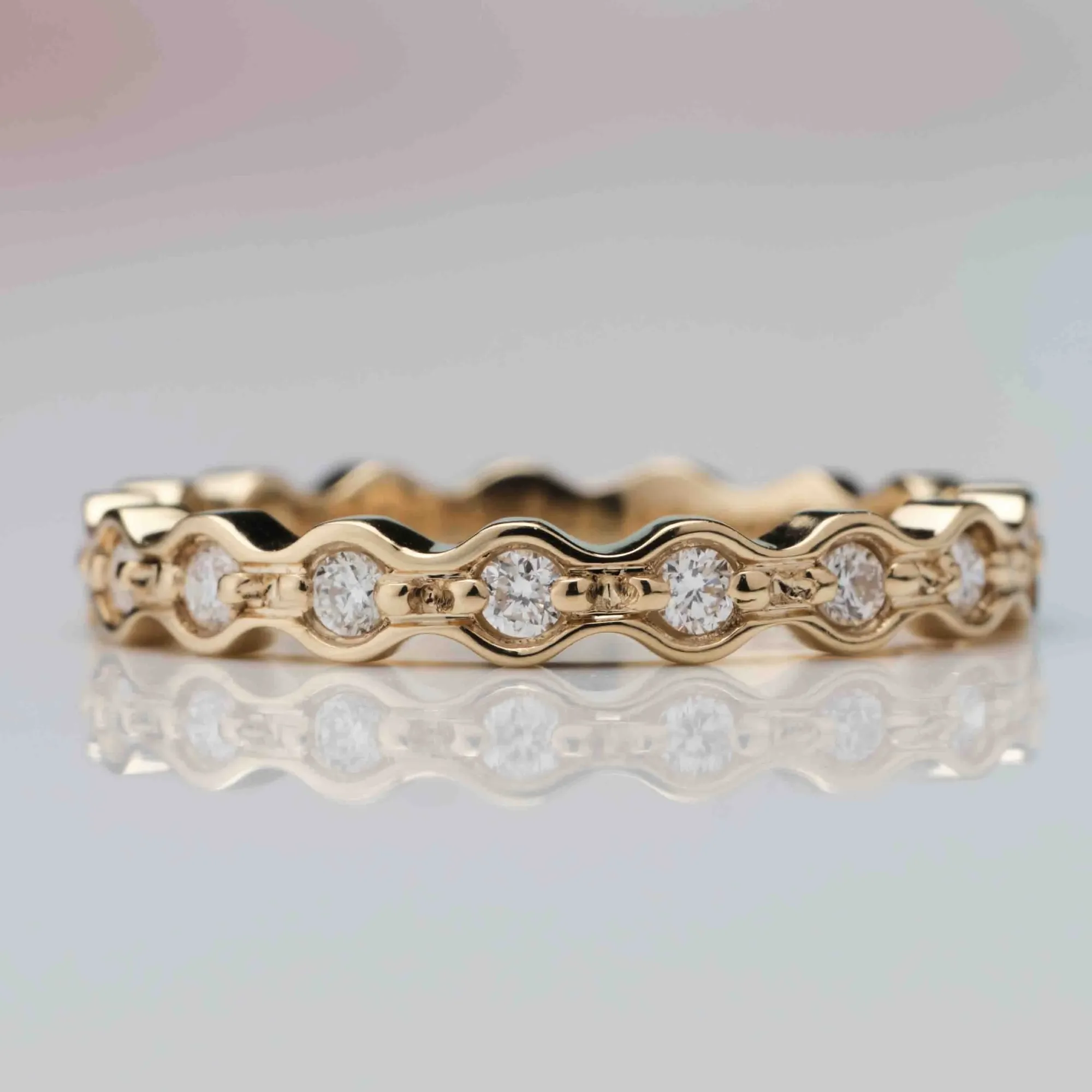 Ring with diamonds in 18k gold — Joyería Liévano