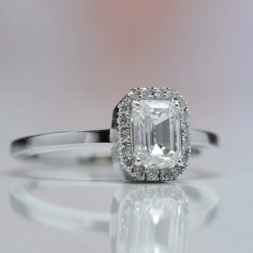 Ring with diamonds in 18k gold — Joyería Liévano