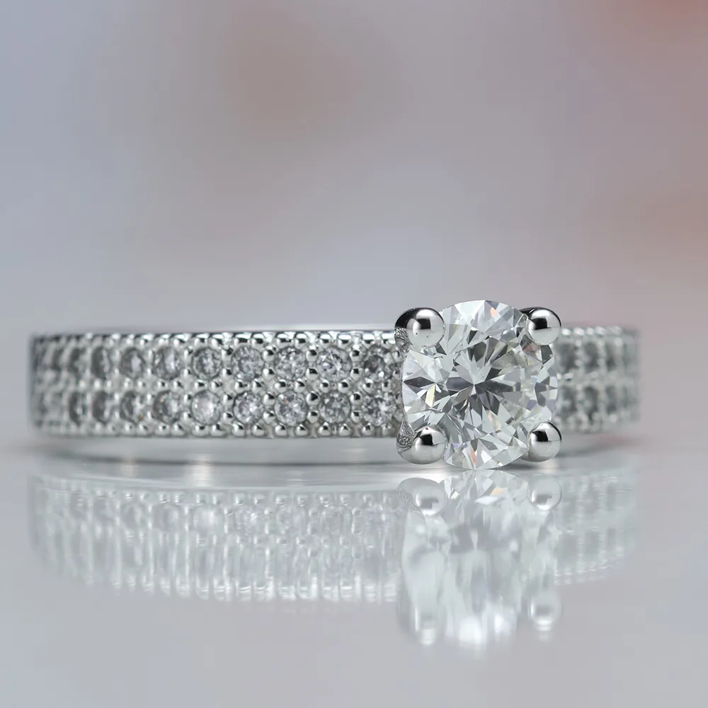 Ring with diamonds in 18k gold — Joyería Liévano