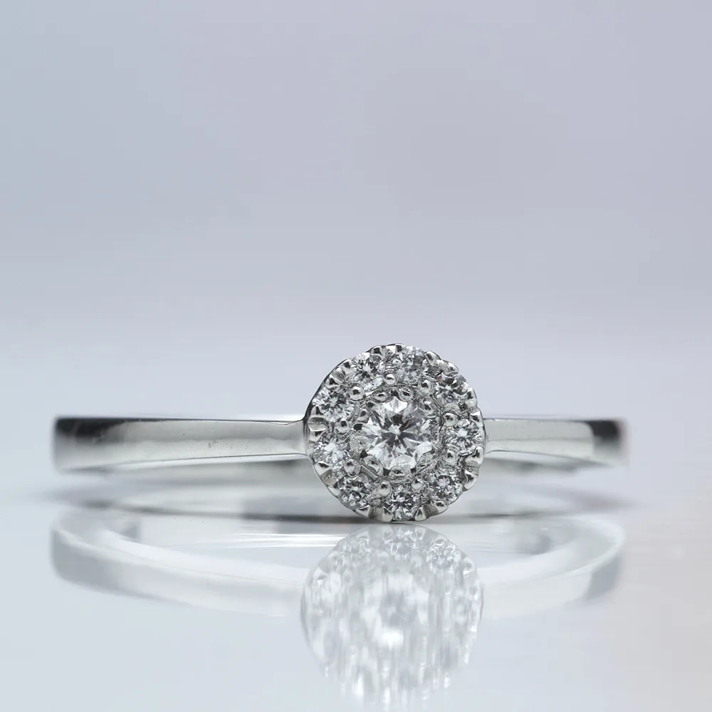 Ring with diamonds in 18k gold — Joyería Liévano