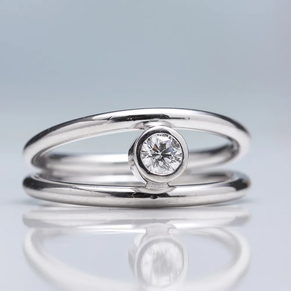 Ring with diamonds in 18k gold — Joyería Liévano