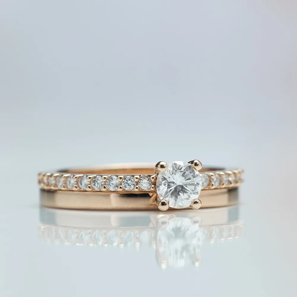 Ring with diamonds in 18k gold — Joyería Liévano