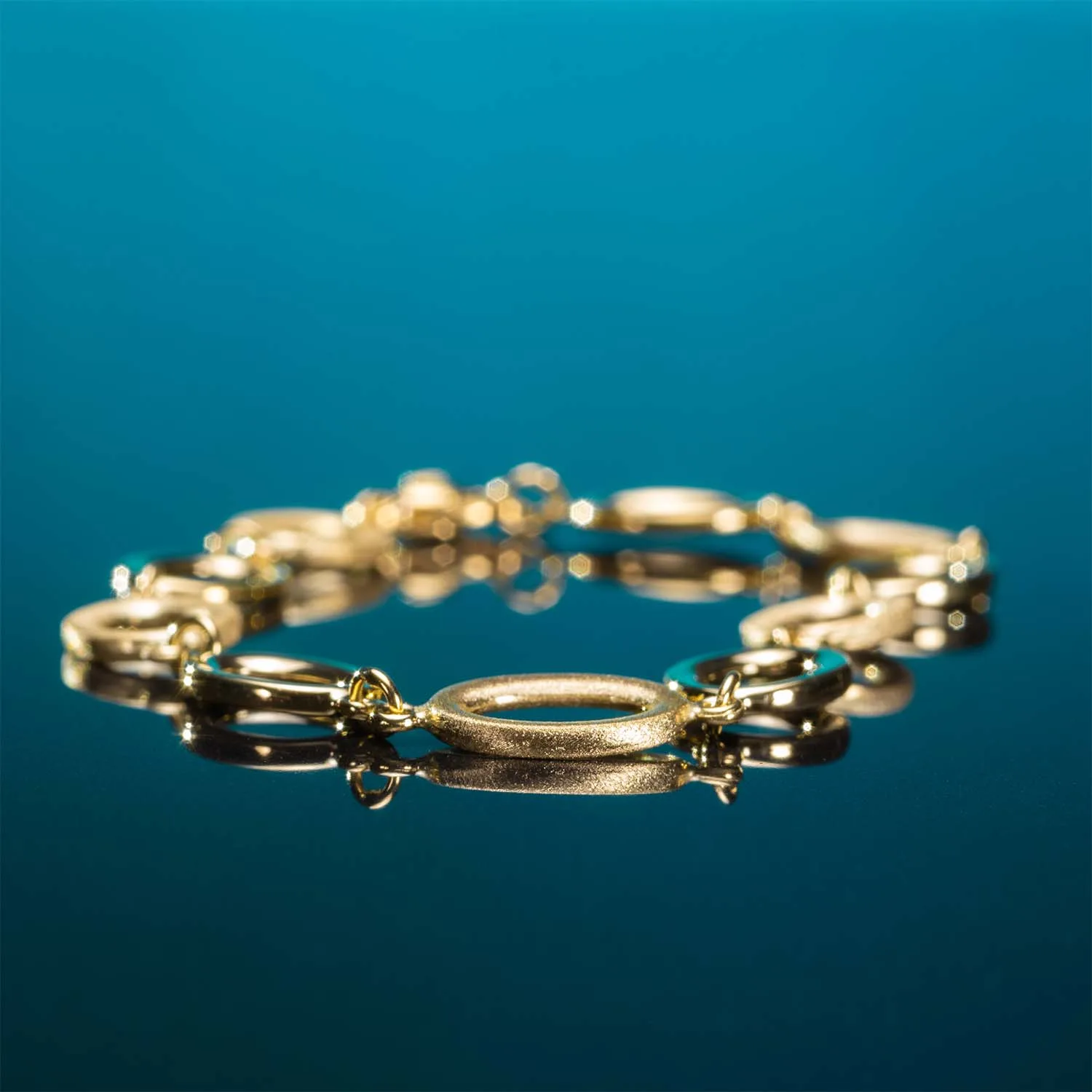 Bracelet in 18k gold — Joyería Liévano