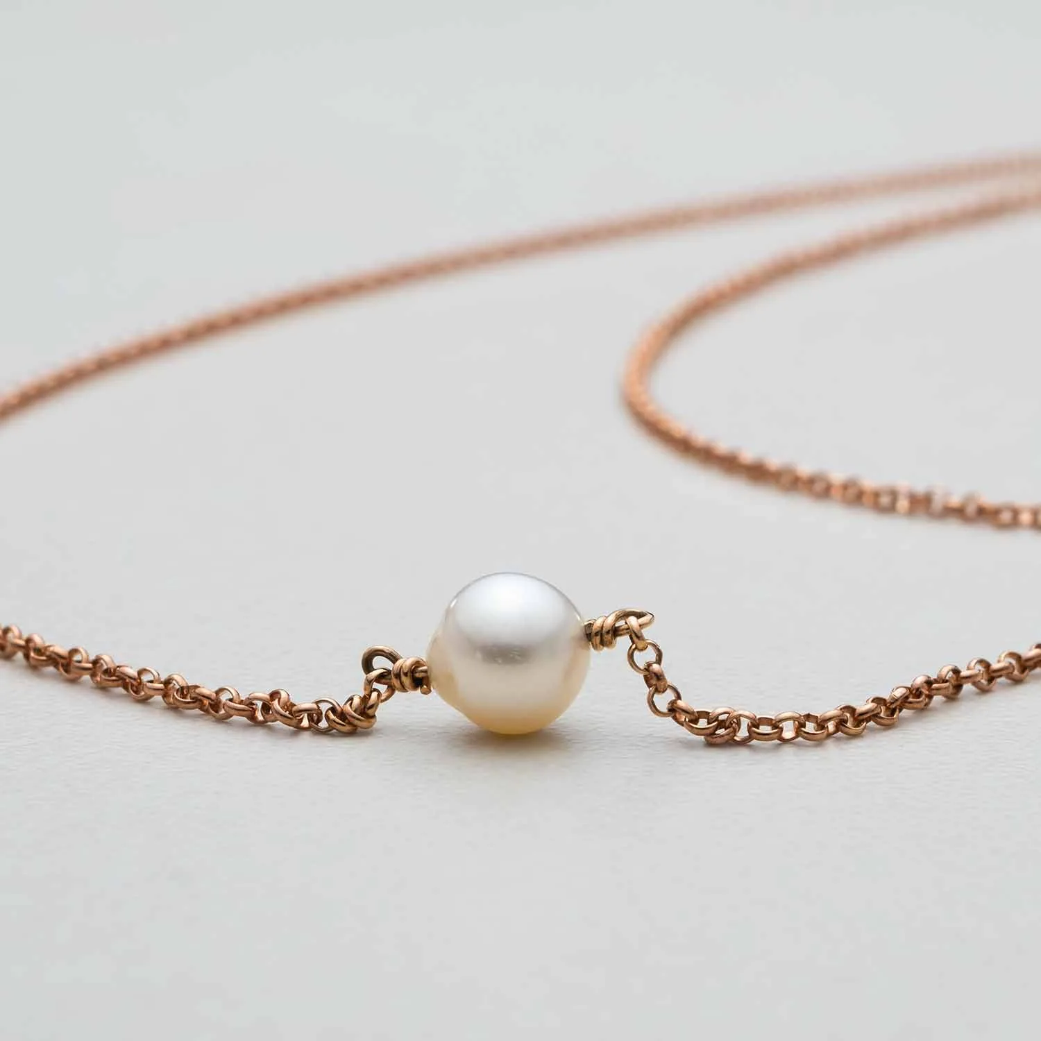 Chain with pearls in 18k gold — Joyería Liévano