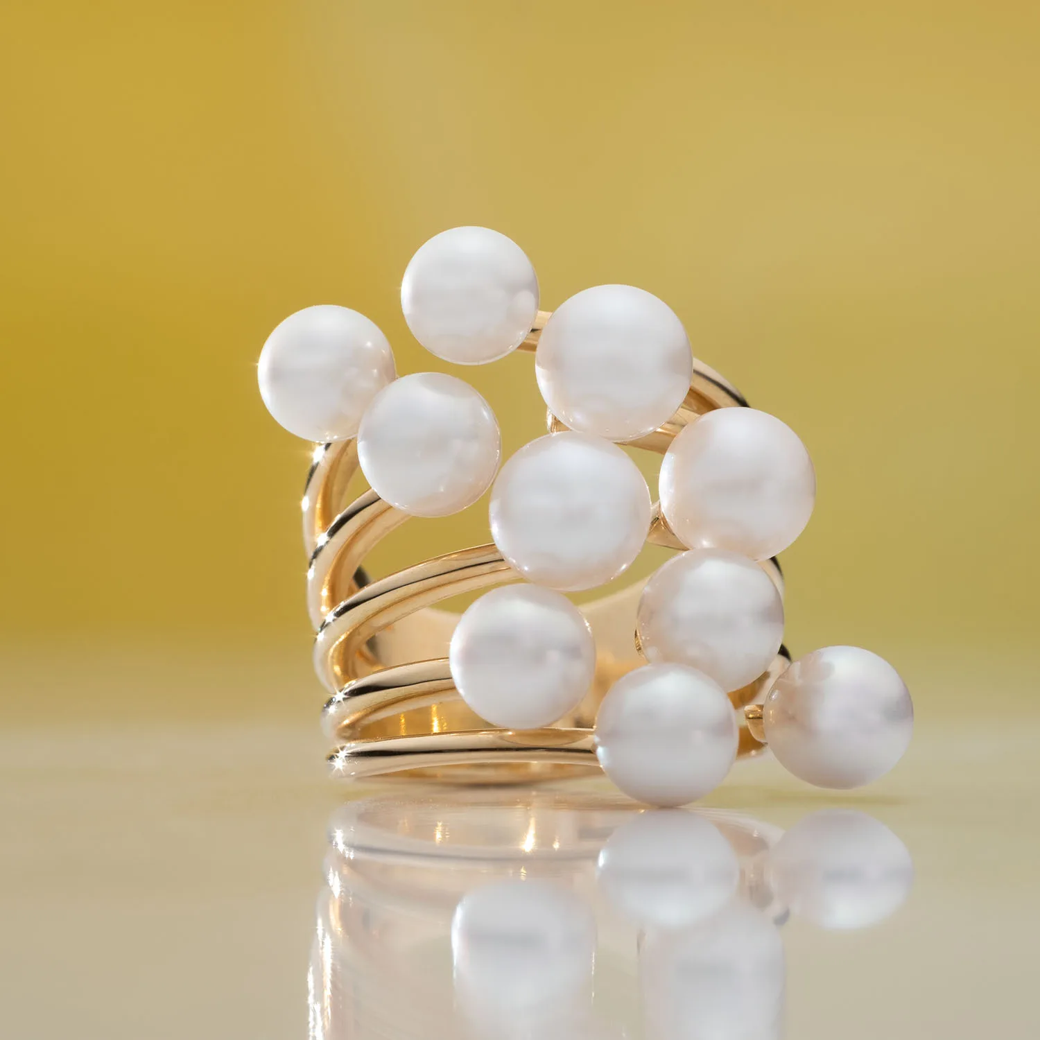 Ring with pearls in 18k gold — Joyería Liévano